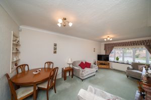 LOUNGE/DINER- click for photo gallery